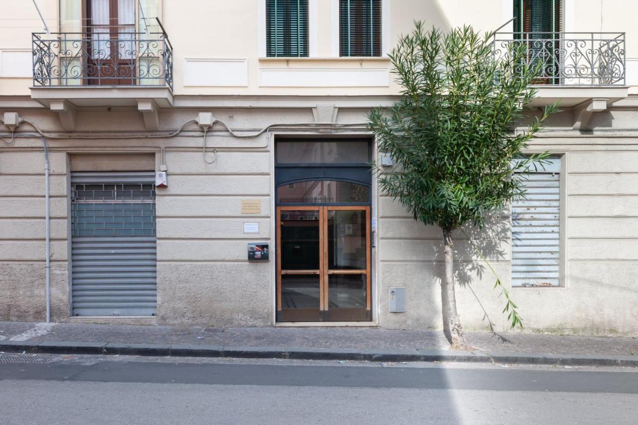 Starhost - Chez Mamie Salerno Exterior foto
